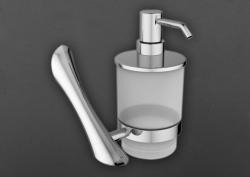 Дозатор жидкого мыла Art&Max Elegant, настенный, латунь/стекло, форма округлая, для мыла в ванную/туалет/душевую кабину, цвет хром