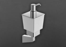 Дозатор жидкого мыла Art&Max Techno, настенный, латунь/стекло, форма квадратная, для мыла в ванную/туалет/душевую кабину, цвет хром