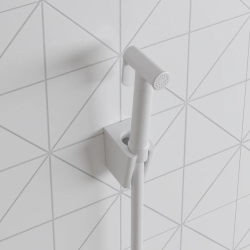 Лейка душевая гигиеническая IDDIS, цвет: белый матовый, округлая, с 1 режимом (Rain), количество форсунок лейки 24, покрытие электрофоретическое, ручная