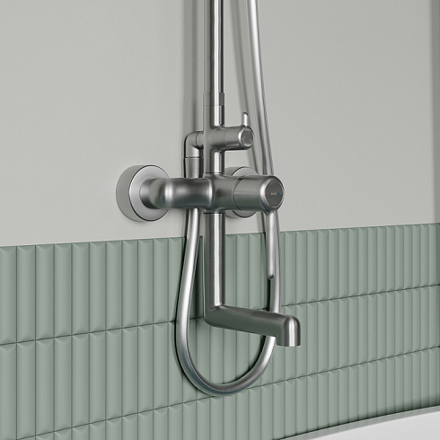 Душевая система IDDIS Aiger высота 1130-1450 мм, настенная, цвет хром матовый, смеситель однозахватный/короткий излив/тропический душ круглый (с верхней лейкой)/штанга/лейка/шланг, латунь, наружного монтажа