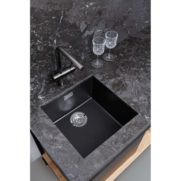 Мойка кухонная Omoikiri Yamakawa 45-U/I-GB, 45,6х45,6 см, врезная, из искусственного гранита (Artceramic), квадратная, цвет графит, без отверстия под смеситель, без крыла, слив-перелив, врезная под столещницу, для кухни