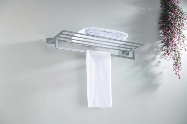 Полка Aquatek Либра с полотенцедержателем, 600х220 мм настенная, цвет хром, нержавеющая сталь, прямоугольная, подвесная, для душа/ванной