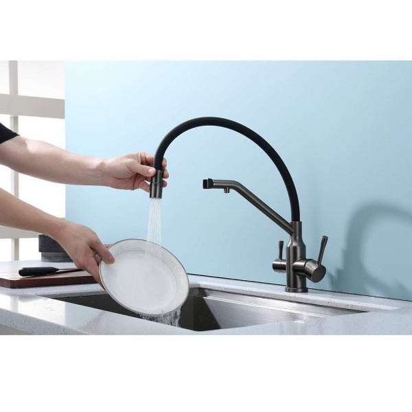 Смеситель для кухни/мойки Raglo R81.62.09 однорычажный, поворотный, керамический картридж, с подключением фильтра, гибкий излив, длина излива 225 мм, нержавеющая сталь/силикон, цвет графит/черный