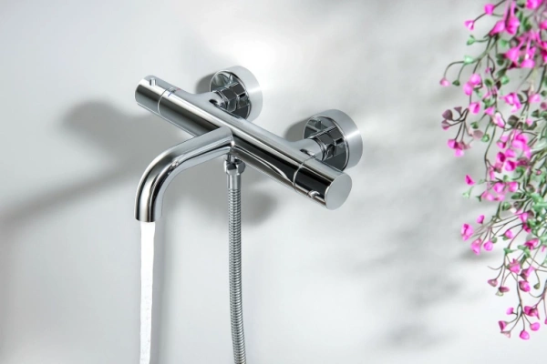 Смеситель для ванны/душа Aquatek Европа термостатический, настенный, излив 202 мм, фиксированный, латунь, без шланга и лейки, цвет хром