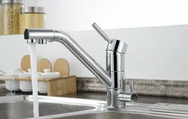 Смеситель для кухни/мойки EMAR ЕС-3008 с подключением фильтра питьевой воды, однорычажный, керамический картридж, низкий, с поворотным изливом, длина излива 236 мм, латунь, цвет хром