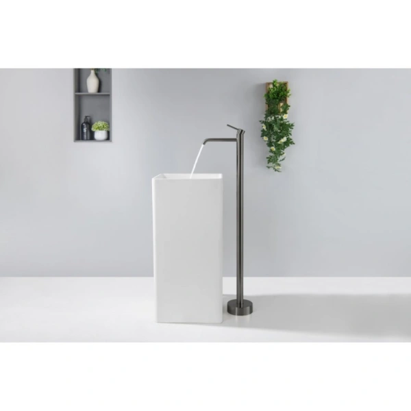 Смеситель для раковины/умывальника Aquatek Европа напольный, однорычажный, неповоротный/фиксированный, излив длина 220 мм высота 1052 мм латунь, цвет оружейная сталь