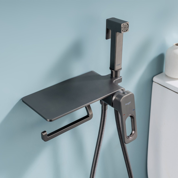 Смеситель с гигиеническим душем Raglo R51.55.09 встраиваемый, однорычажный, керамический, с полкой и бумагодержателем, без излива, с гибким шлангом/лейкой, латунь, цвет графит