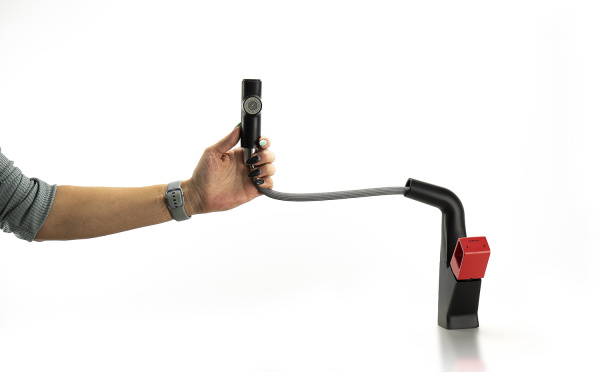 Смеситель для кухни LEMARK Soul однорычажный, выдвижной, керамический, с вытяжным изливом, высота излива 21,8 см, латунь, покрытие хром, цвет черный/красный