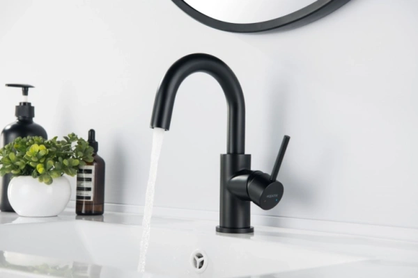 Смеситель для раковины/умывальника Aquatek Европа однорычажный, поворотный, излив длина 129 мм высота 132 мм латунь, цвет матовый черный