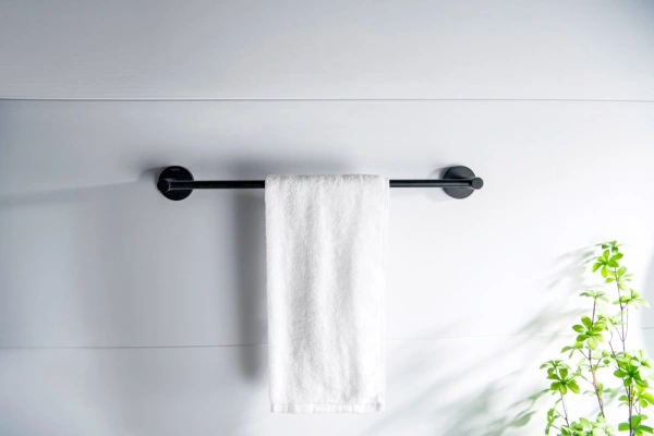 Полотенцедержатель Aquatek Европа одинарный, 450 мм настенный, неповоротный, нержавеющая сталь/латунь, для полотенец в ванную/туалет/душевую кабину, цвет матовый черный