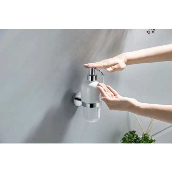 Дозатор Aquatek Бетта для жидкого мыла, с держателем, настенный, латунь/керамика/пластик/нержавеющая сталь, цвет хром, для ванной