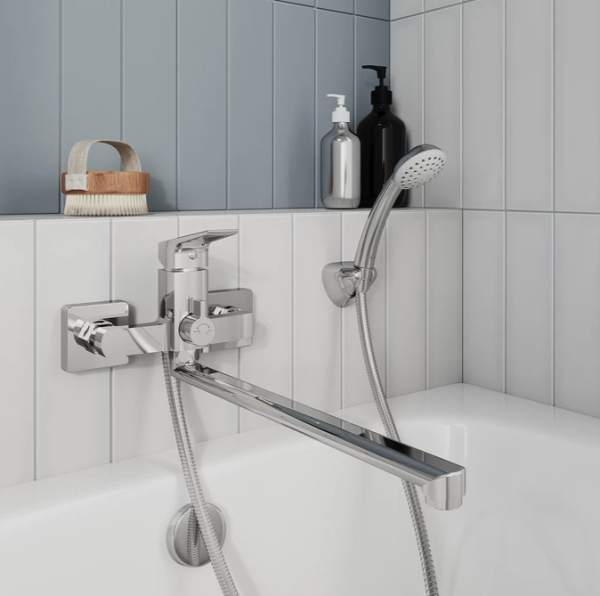 Смеситель для ванны/душа Milardo Atlantic однорычажный, керамический, настенный, излив поворотный 350 мм, с гибким шлангом, душем/лейкой, латунь, цвет хром, длинный, универсальный, горизонтальный, рычажный, кран, комплект, сантехника, размер