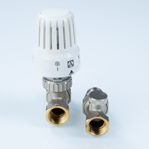 Комплект терморегулирующего оборудования VALTEC для радиатора прямой 1/2" VT.046.N.04