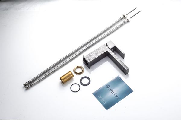 Смеситель для раковины/умывальника Knotlor Stable, однорычажный, неповоротный, керамический, длина излива 136 мм, латунь, цвет вороненая  сталь, поверхность текстурная