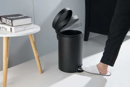 Ведро для мусора Aquatek AQ4992MB с педалью, с крышкой, 8 л, напольное, нержавеющая сталь, форма округлая, для туалета/ванной/кухни, цвет матовый черный