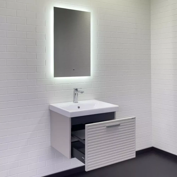 Зеркало Comforty Эдельвейс-55, 55х80 см LED-подсветка, бесконтактный сенсор, антизапотевание, прямоугольное, для ванны, навесное/подвесное/настенное, дизайнерское