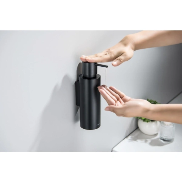 Дозатор Aquatek Оберон для жидкого мыла, с держателем, настенный, латунь/нержавеющая сталь, цвет матовый черный, для ванной