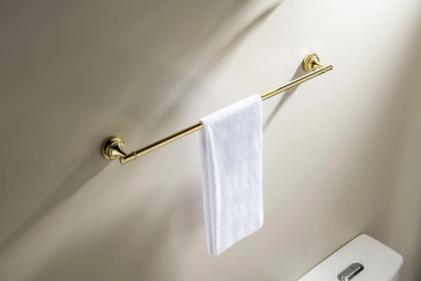 Полотенцедержатель Aquatek Классик одинарный, 600 мм настенный, неповоротный, латунь, для полотенец в ванную/туалет/душевую кабину, цвет полированное золото