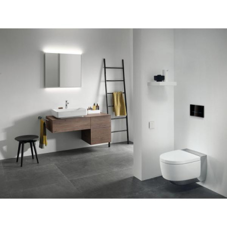 Унитаз-биде подвесной GEBERIT AquaClean Mera Comfort, белый/хром, горизонтальный (прямой) выпуск, с установленной функцией биде, безободковый, с сиденьем микролифт, дюропласт, антивсплеск, под скрытый бачок