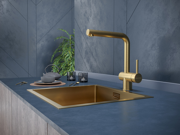 Смеситель для кухни/мойки Paulmark Dosse, однорычажный, поворотный, керамический картридж, высокий, выдвижной излив, длина излива 202 мм, нержавеющая сталь, цвет брашированное золото
