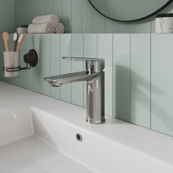 Смеситель для раковины Milardo Poli однорычажный, излив короткий, длина 130 мм, керамический, ABS-пластик, цвет хром, без донного клапана POLSB00M01