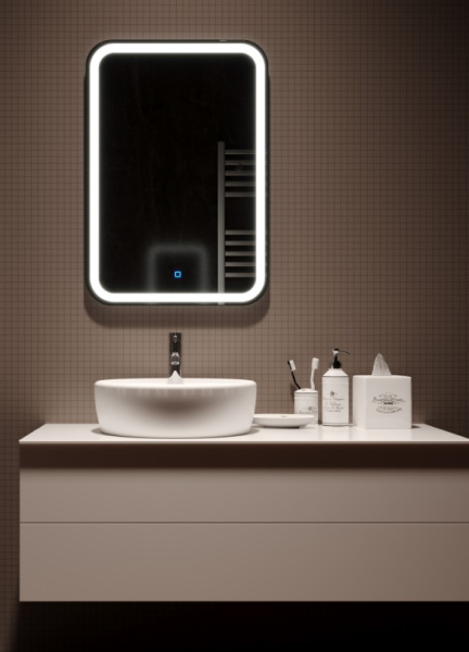 Зеркало Azario Мальта, 55х80 см, с LED/ЛЕД-подсветкой, с диммером, с подогревом, часы, Bluetooth, радио, прямоугольное, выключатель сенсорный, для ванны, навесное/подвесное/настенное